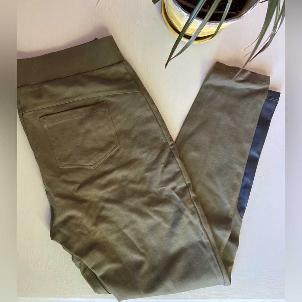 NWT GUESS Ponte Leggings with faux leather accents